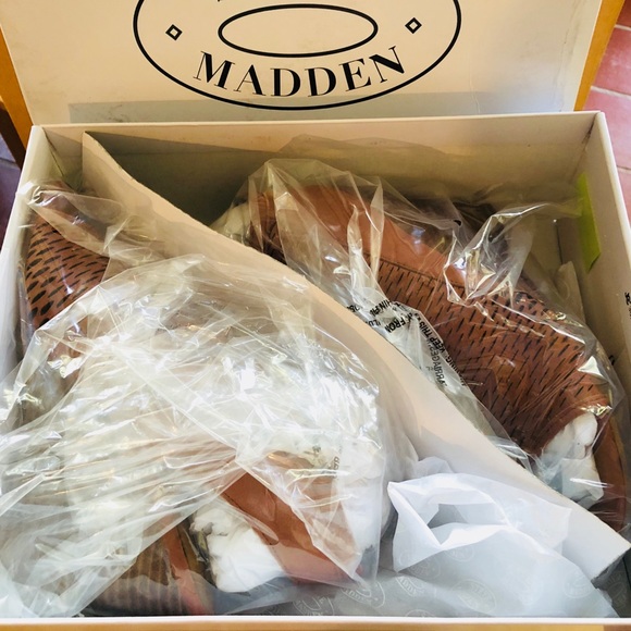 Steve Madden Women's Winny Cognac Nubuck Wedge - Picture 4 of 6